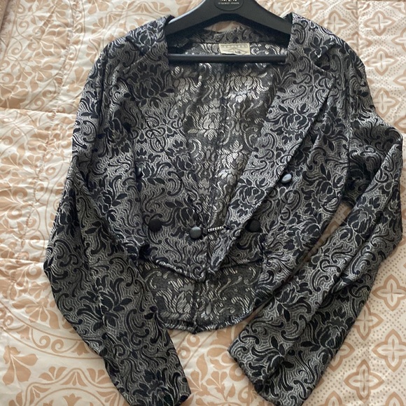 Cute little short jacket with button in front - Picture 4 of 8